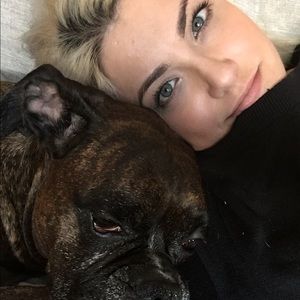 Meet your Posher, Laura